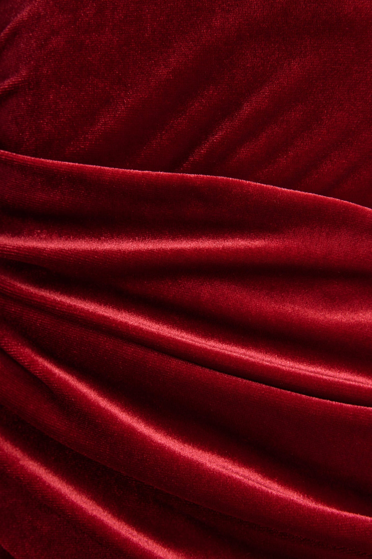 Eirene |  Eirene Vestido midi de terciopelo rojo con escote asimétrico