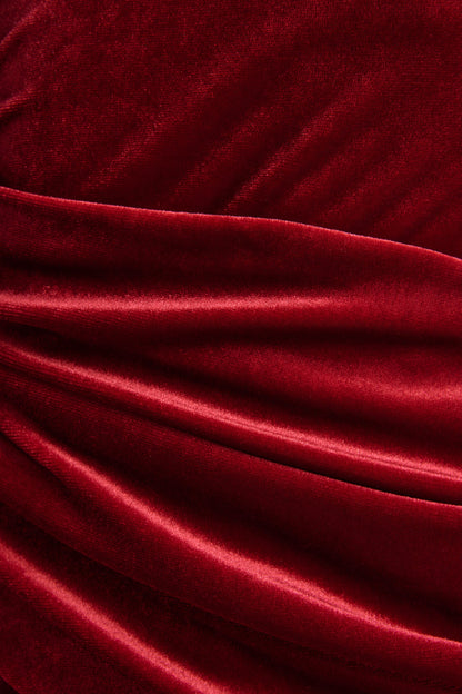 Eirene |  Eirene Vestido midi de terciopelo rojo con escote asimétrico