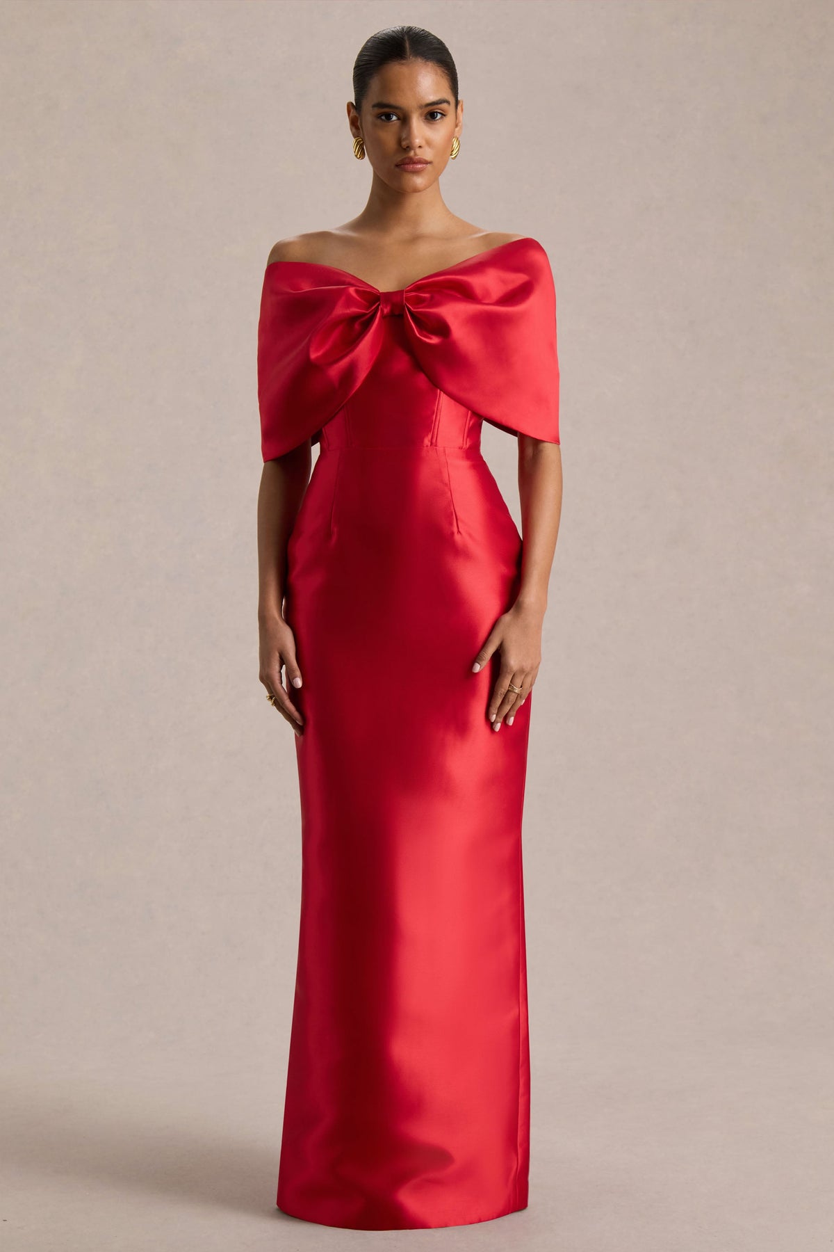 Wanting More | Vestido Largo Rojo de Satén con Capa y Lazo Grande